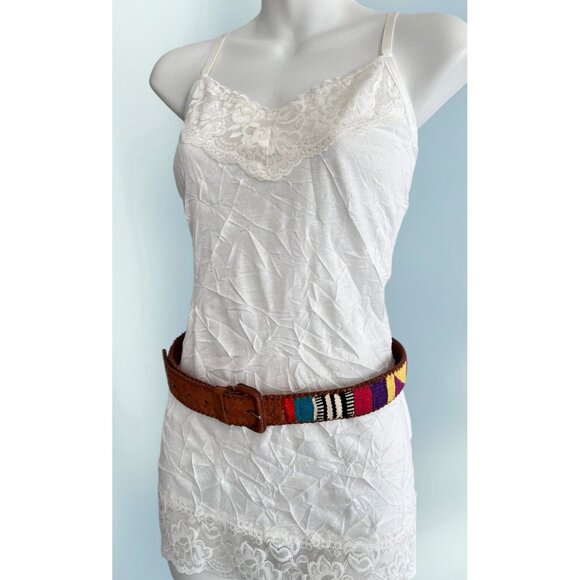 Vintage Women’s Hand Tooled Tapestry Wool & Leather Belt Size 29-32" Guatemala - Picture 3 of 10